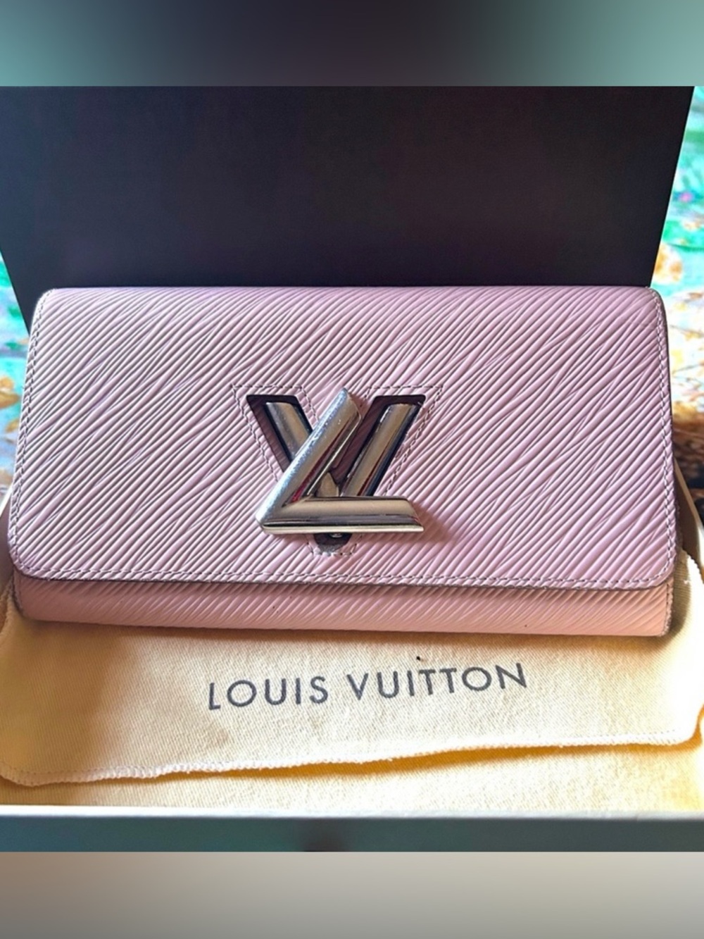 LV Twist Pink